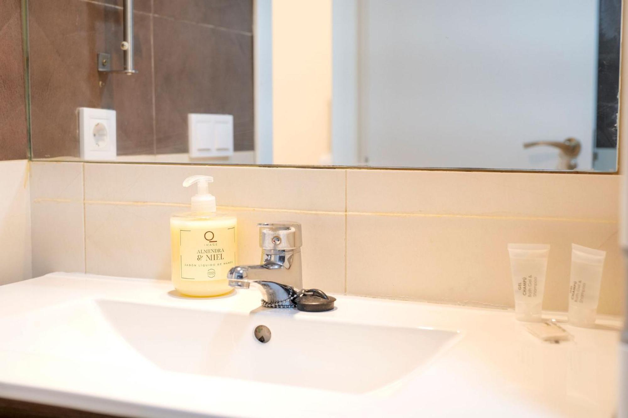 5 Mins From El Palo Wifi & Ac Apartamento Málaga